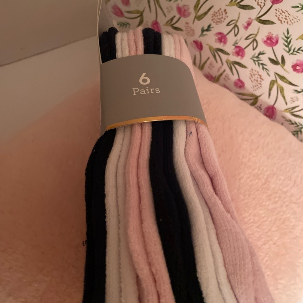 Sam and Olivia Quarter Socks 6 pairs 3 colors pink , white and blue polyester. - Picture 5 of 5